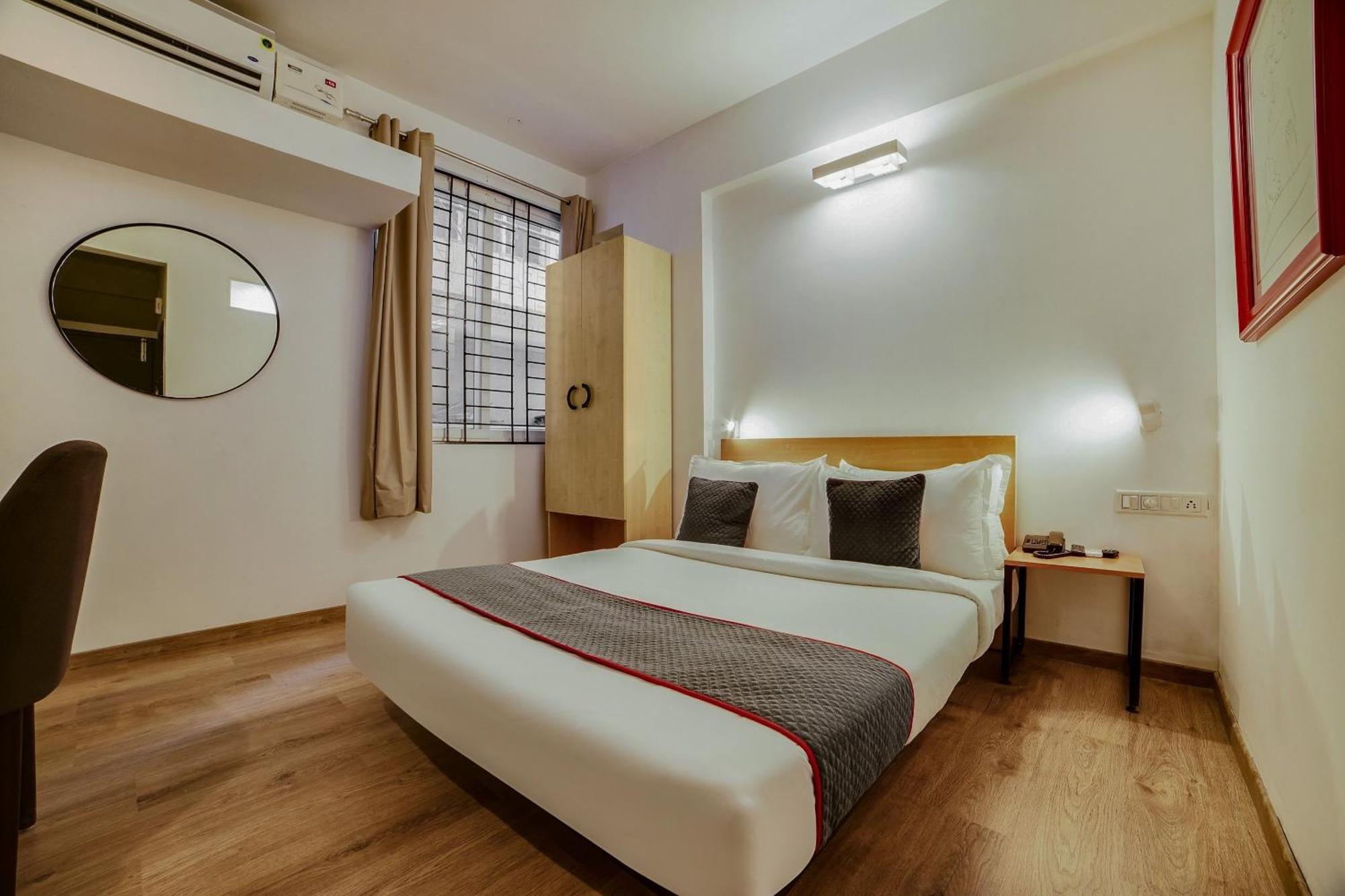 Townhouse Sarvar Hospitality Near Ascendas Park Square Mall Bangalore Exterior photo
