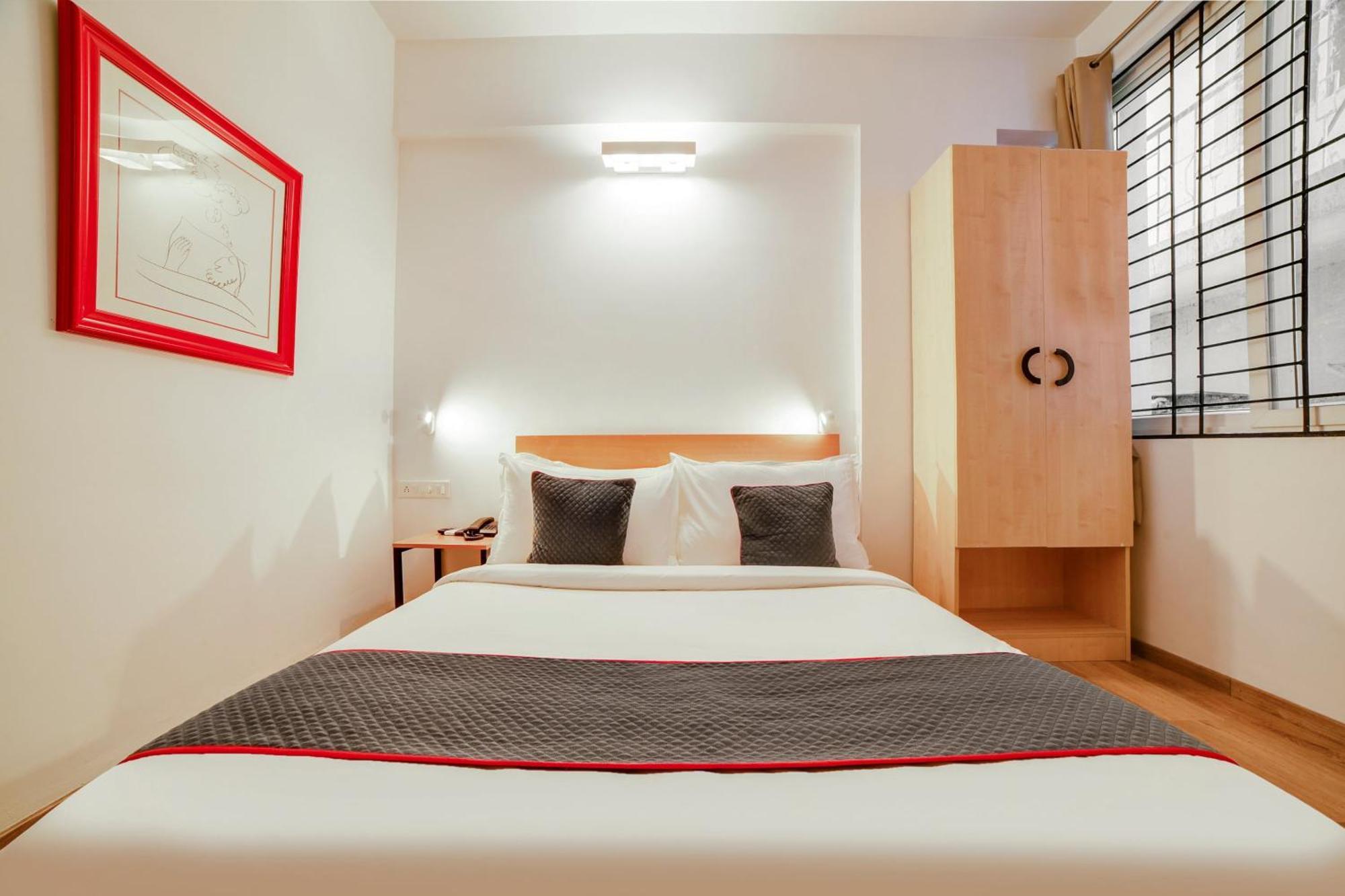Townhouse Sarvar Hospitality Near Ascendas Park Square Mall Bangalore Exterior photo