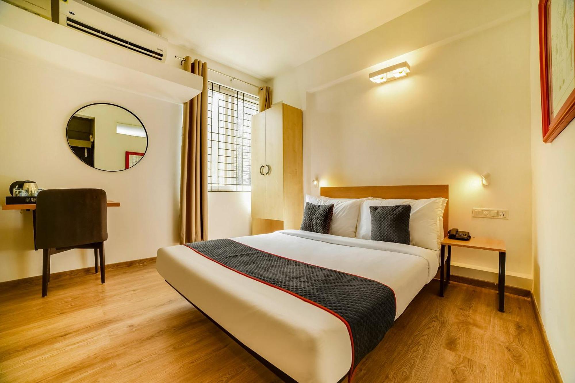 Townhouse Sarvar Hospitality Near Ascendas Park Square Mall Bangalore Exterior photo