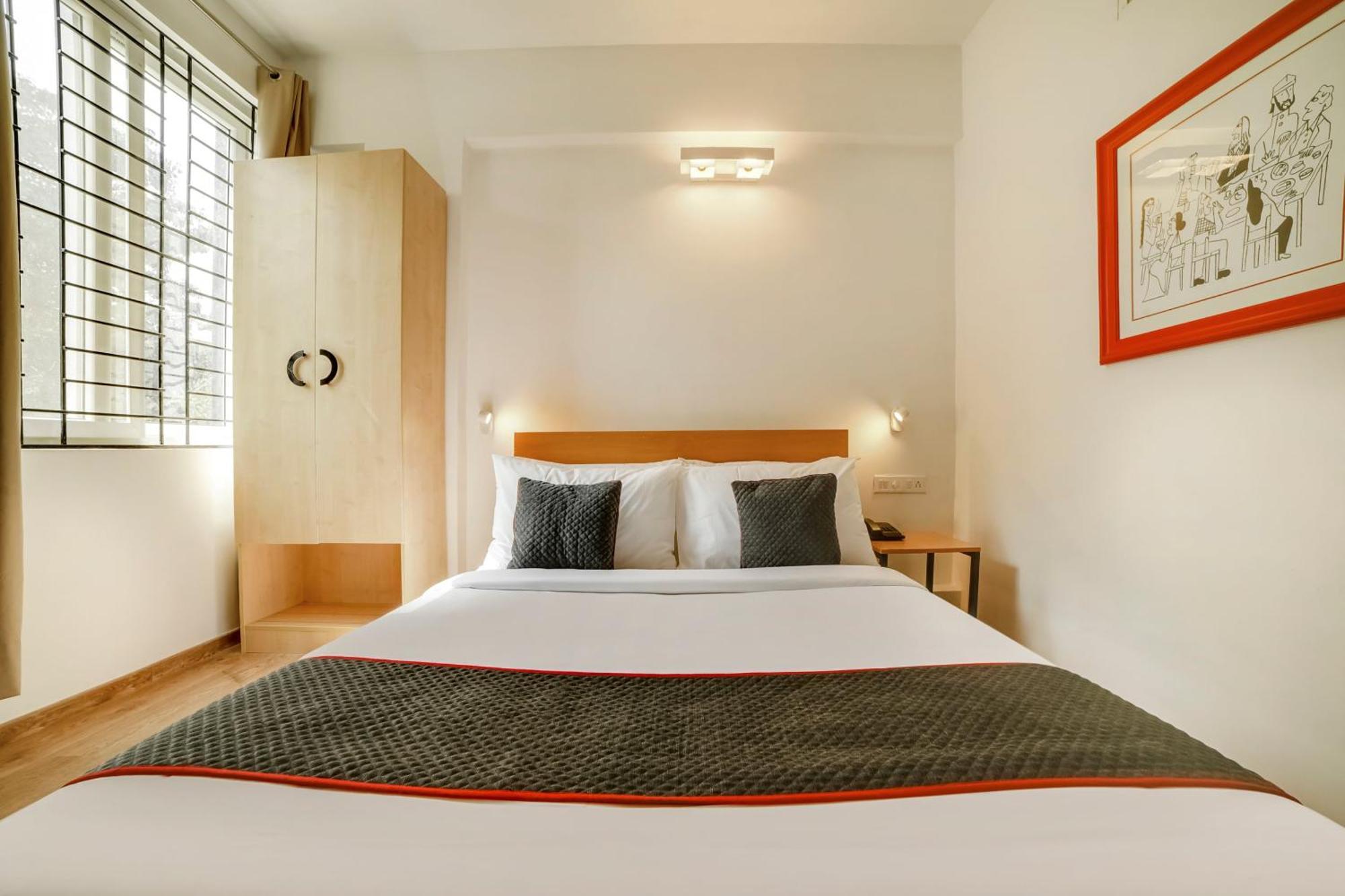 Townhouse Sarvar Hospitality Near Ascendas Park Square Mall Bangalore Exterior photo